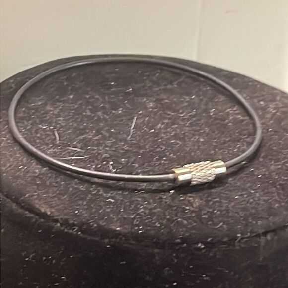 7” black metallic bangle bracelet w/0.5” silver tone diamond etched charm - Picture 5 of 8